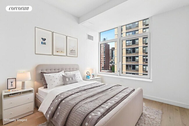 Building Photo - 300 E 83rd St