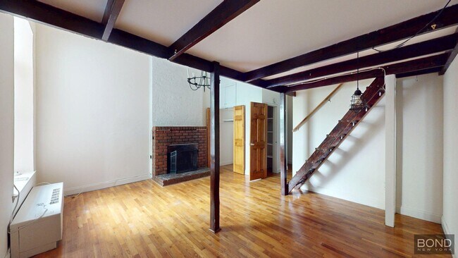 Building Photo - 107 W 69th St