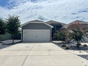 Building Photo - Luxury Duplex 3/2 in Seguin