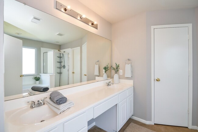 Building Photo - 15410 Hazel Thicket Tr