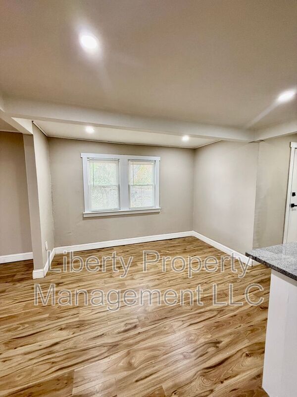 Building Photo - 1628 Murchison Rd