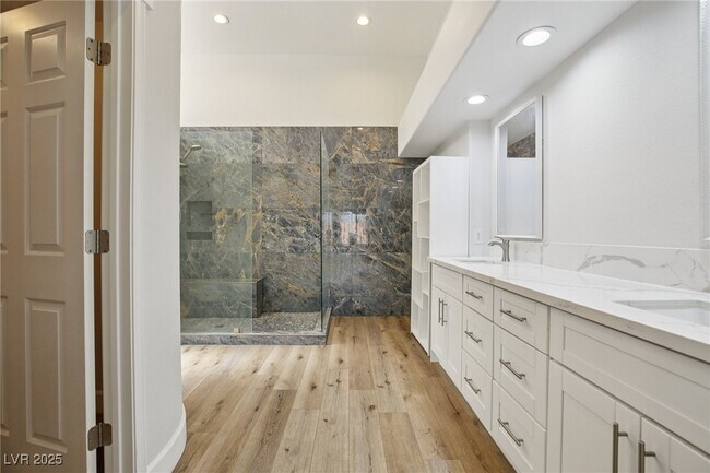 Building Photo - 2504 Youngdale Dr