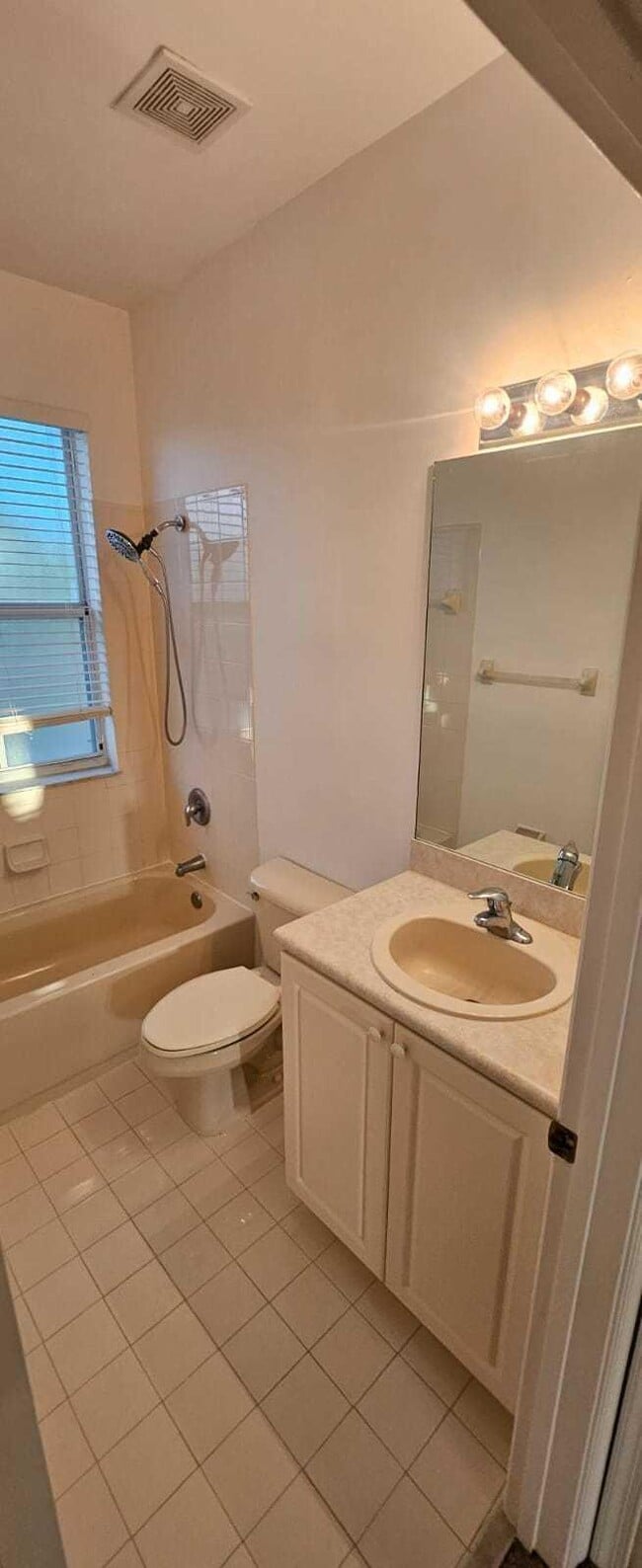 Building Photo - 2609 Shoma Dr