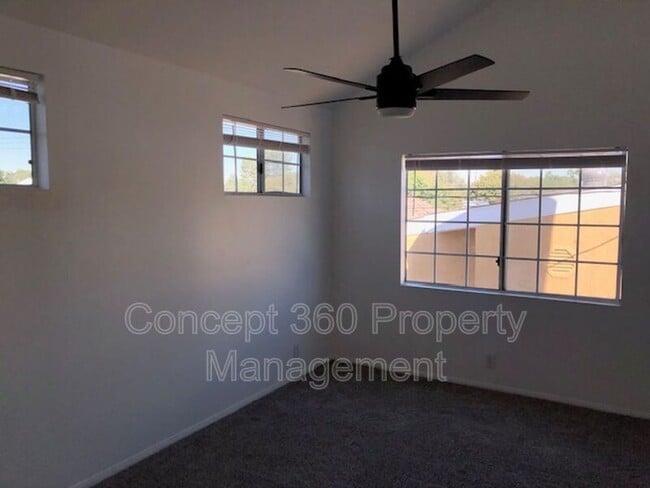 Building Photo - 4517 E Lavante St