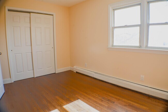 Building Photo - 300 Cator Ave