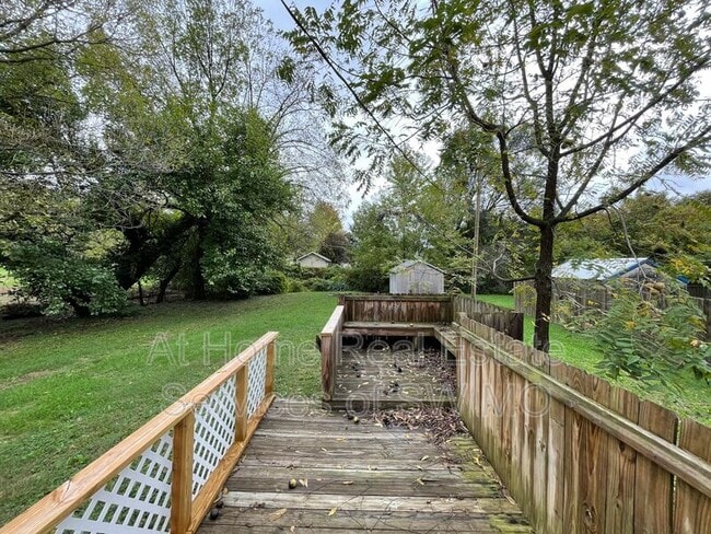 Building Photo - 1104 S Oak Park Dr