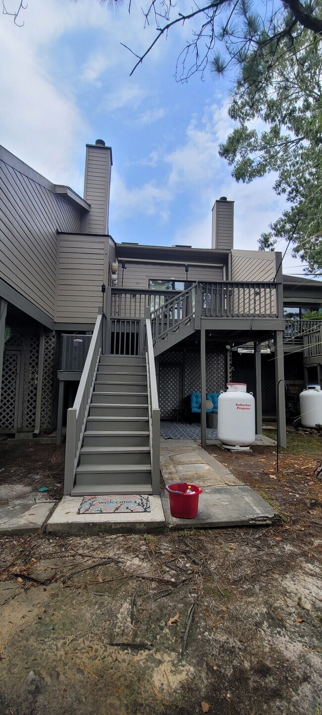 Building Photo - 166 River Breeze Dr