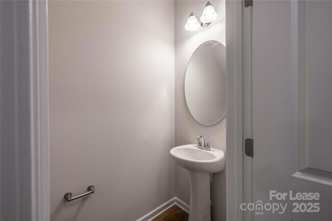 Building Photo - 146 S Bell Ave