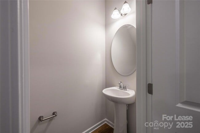 Building Photo - 200 S Bell Ave