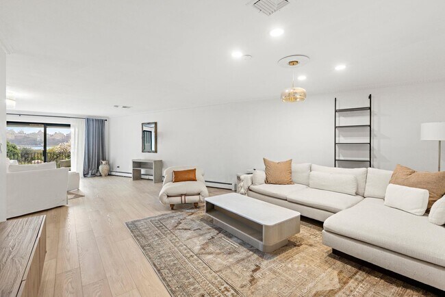 Building Photo - 11A Riverview Cir