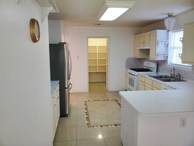 Kitchen - 10838 Cliffton Forge Dr