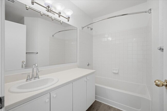 Building Photo - 2nd Level 2 bedroom, 2 bathroom condo outside of Summerlin