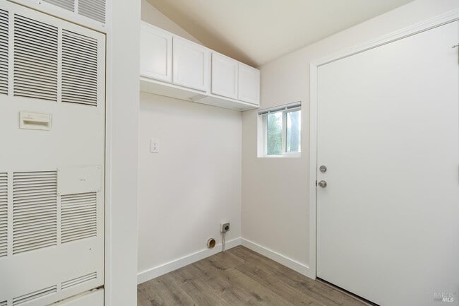 Building Photo - 3995 Roblar Rd