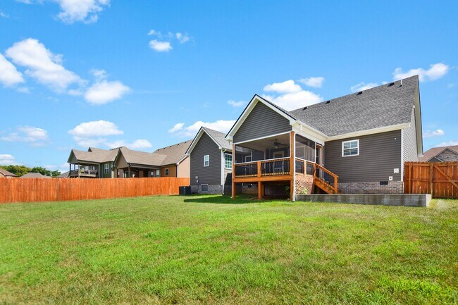 Building Photo - Pet Friendly Three Bedroom with Bonus!