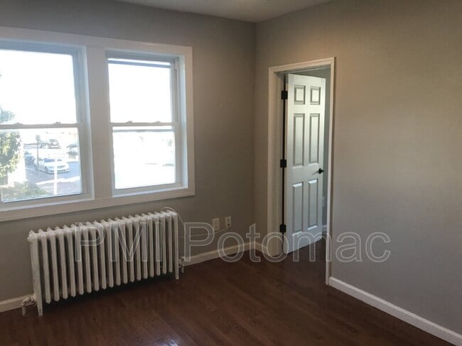 Building Photo - 344 Main St