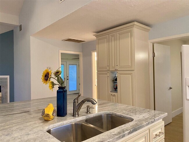 Building Photo - 1578 Railroad St