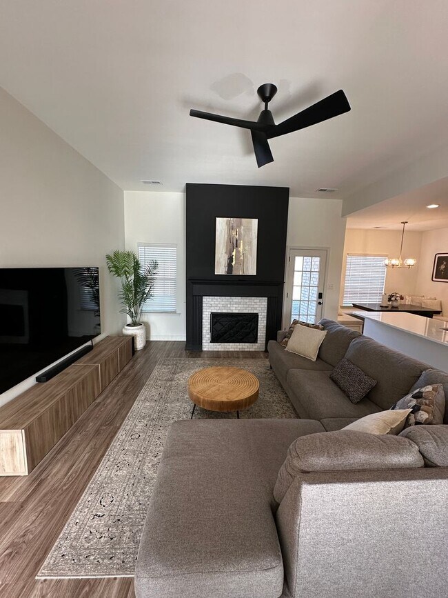 Building Photo - IMMEDIATE MOVE IN!!! Beautiful 4 Bedroom/ 2 Bath in Pinewood Subdivision- Southaven