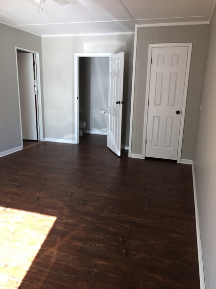 Master bedroom with bath attached - 294 1st Ave