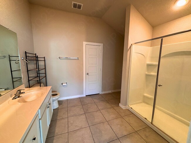 Building Photo - Spacious One Story 3 Bedroom Home with Covered Patio in Converse