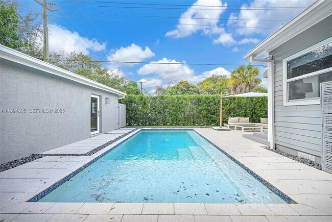 Building Photo - 150 NE 50th St