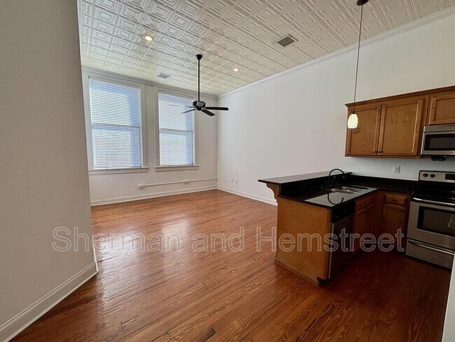 Building Photo - 1204 Broad St