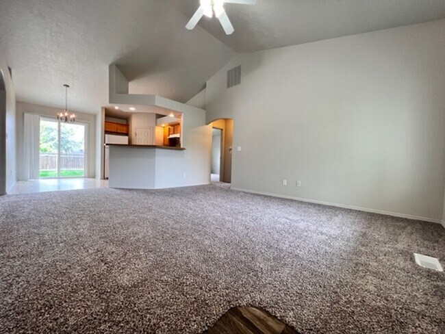 Building Photo - Beautiful single level home in Meridian with Community Pool!!
