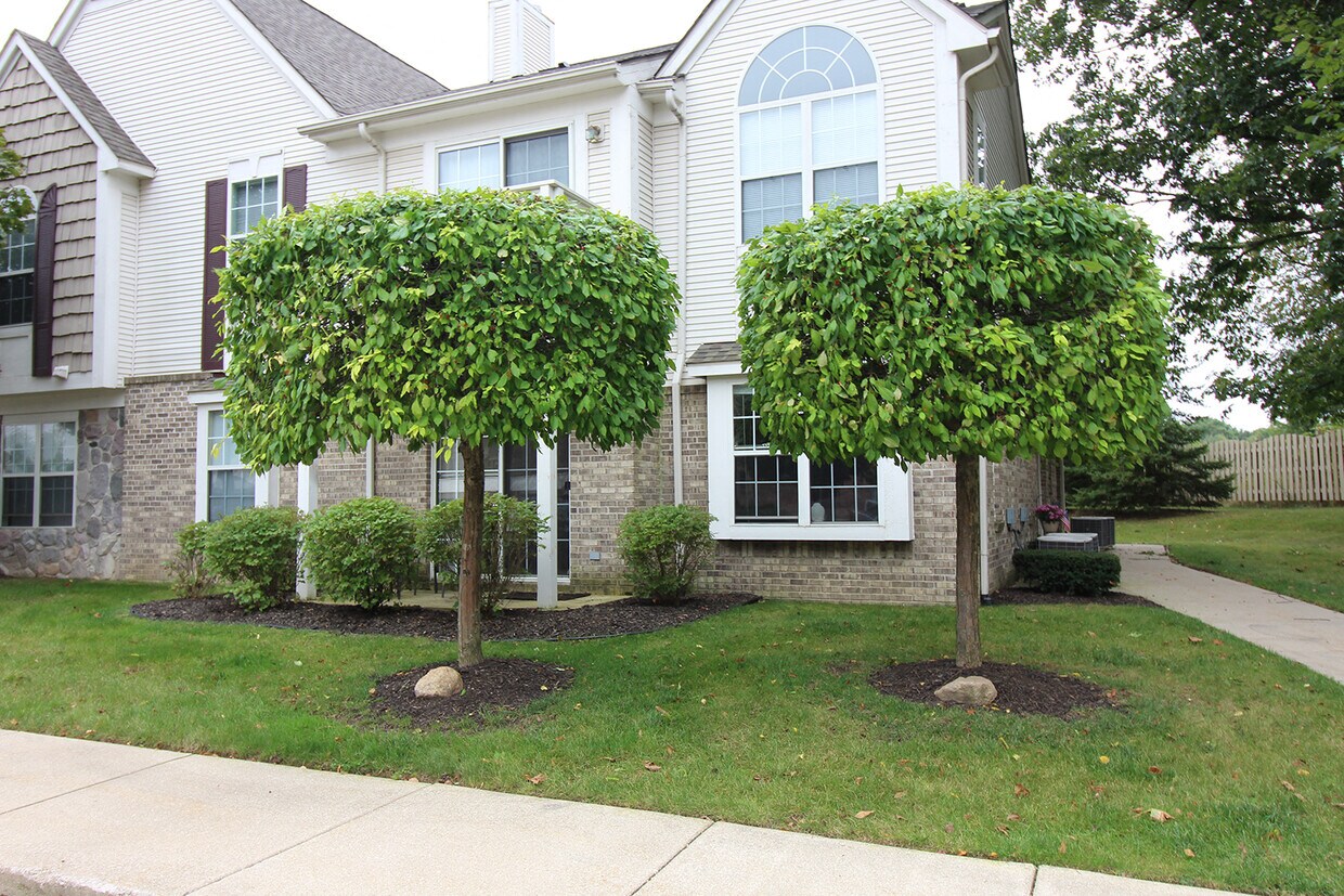 Brookwood Farms Apartments South Lyon Mi Apartment Finder