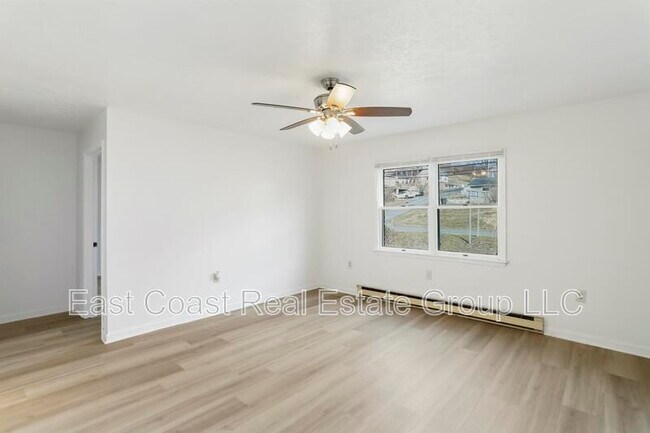 Building Photo - 131 Biser St