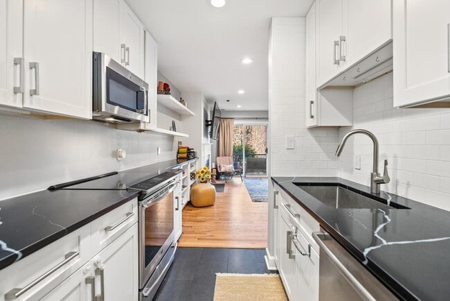 Building Photo - 1710 Summit Pl NW