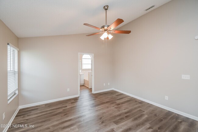 Building Photo - 8854 Rose Hill Dr N