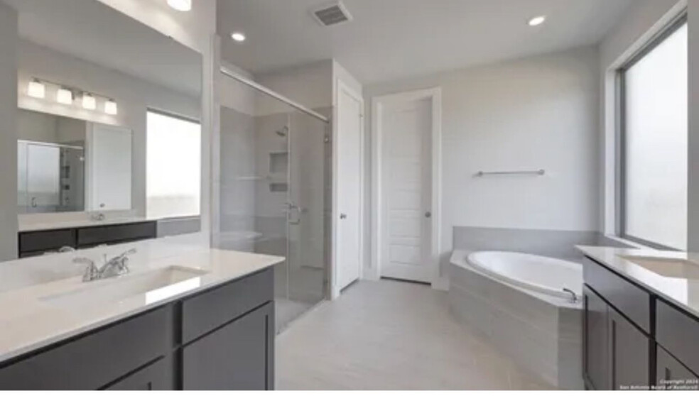 Master bedroom Bathroom - 9518 Luke Path