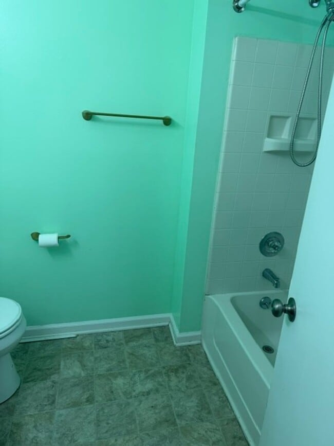 Building Photo - Ranch Home with 3BR/2BA