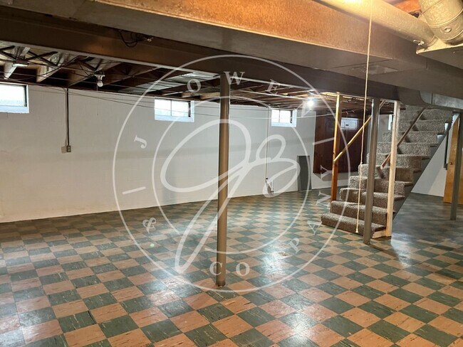 Building Photo - Beautiful 3 bedroom brick home in South Toledo