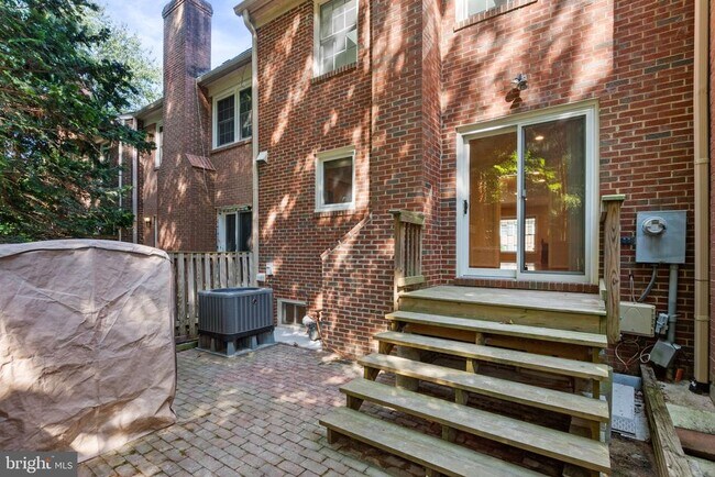 Building Photo - 6860 Williamsburg Pond Ct