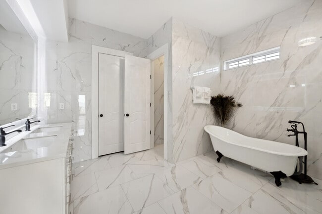 Building Photo - 509 Debordieu Blvd