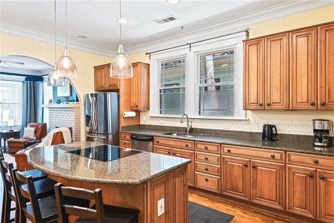 Building Photo - 363 5th St NE