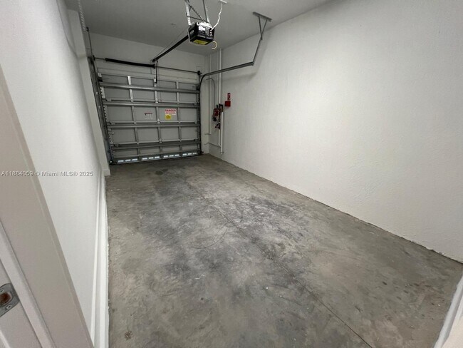 Building Photo - 109 SW 170th Ave