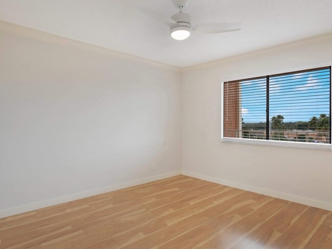 Building Photo - 7380 S Oriole Blvd