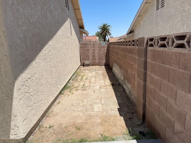 Building Photo - 3 bedroom home in Summerlin North