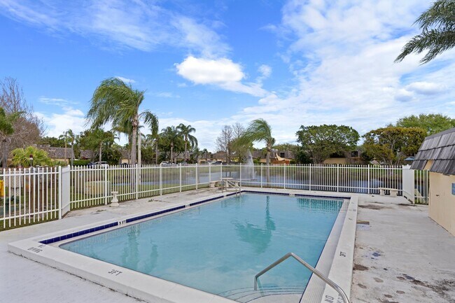 Building Photo - 2327 Waterside Dr