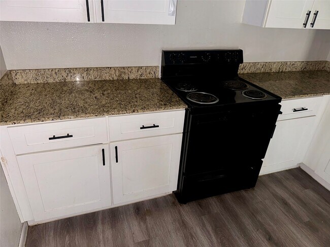 Building Photo - 5405 Suez St