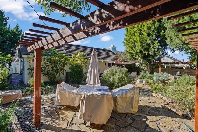 Building Photo - 26020 Moreno Dr