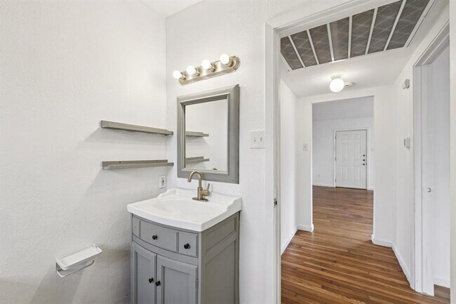 Building Photo - 4302 Harmon Ave