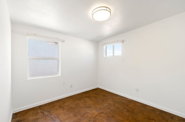 Building Photo - Waverly