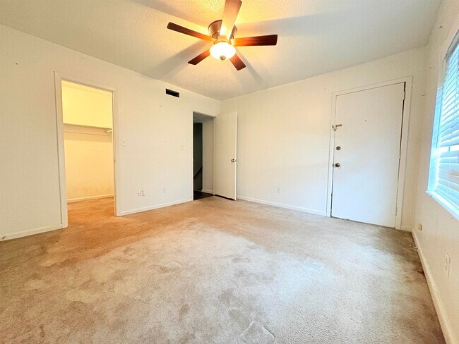 Building Photo - 2325 W Pensacola St