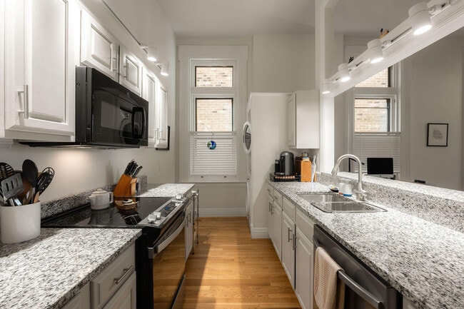 Building Photo - 225 Riverside Dr