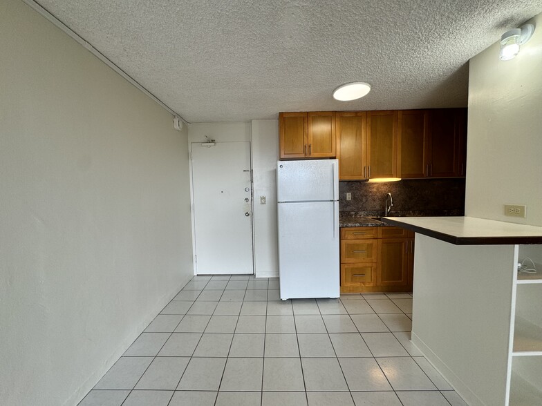 Building Photo - 2637 Kuilei St