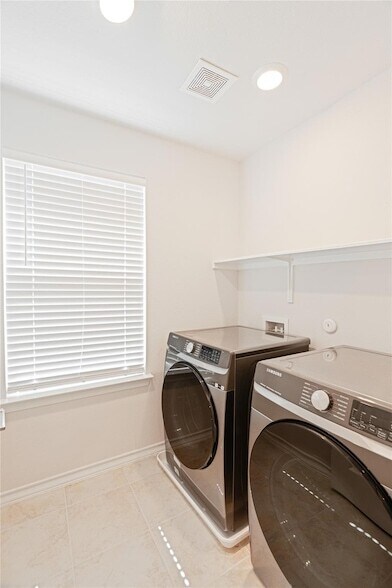 Building Photo - 216 Breccia Trl