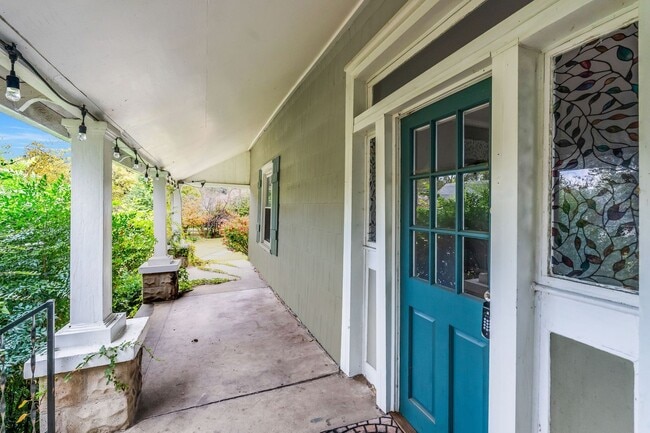 Building Photo - Historic Home in East Nashville