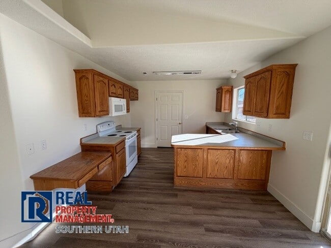 Building Photo - 2 Bedroom downtown